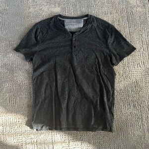 Banana Republic large men’s quick dry T-shirt